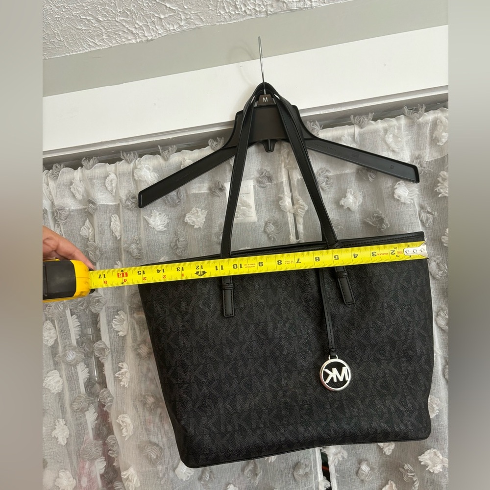 Michael Kors purse - Picture 4 of 8